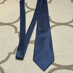 Jones of New York blue 100% silk tie